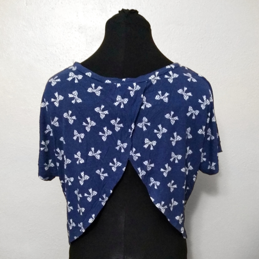 Split Back Crop Top - Picture 4 of 7
